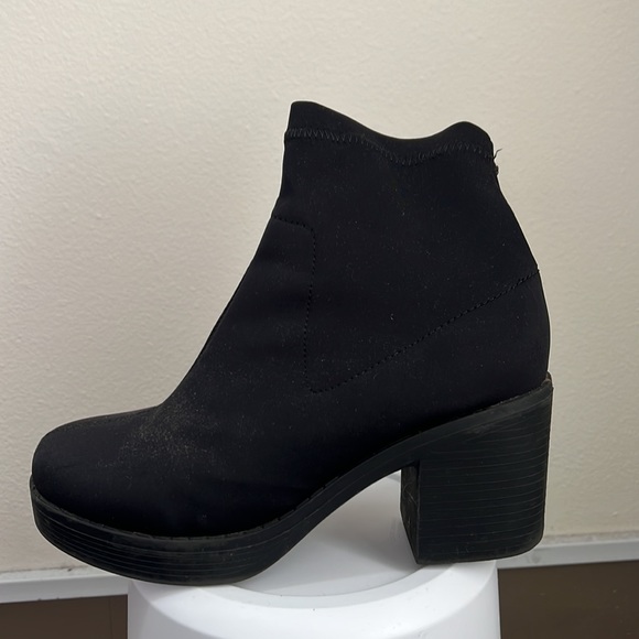 Black Boots - Picture 3 of 4